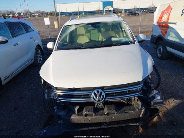 44682863 :رقم المزاد ، WVGSV7AX1HK028822 vin ، 2017 Volkswagen Tiguan 2.0t Wolfsburg Edition مزاد بيع