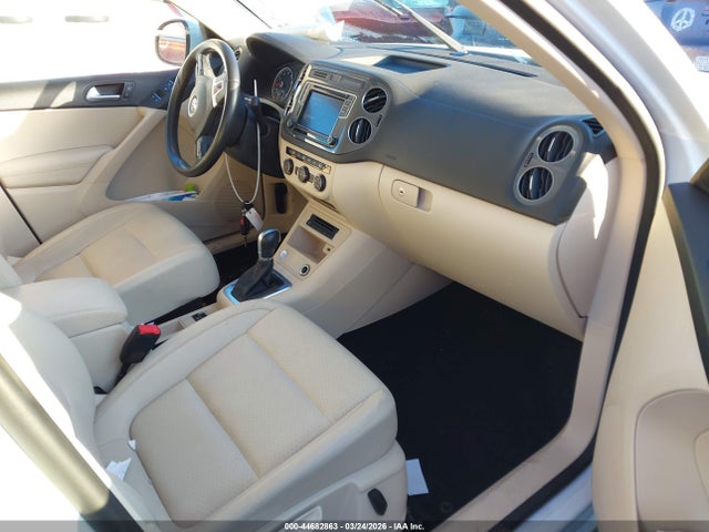 44682863 :رقم المزاد ، WVGSV7AX1HK028822 vin ، 2017 Volkswagen Tiguan 2.0t Wolfsburg Edition مزاد بيع