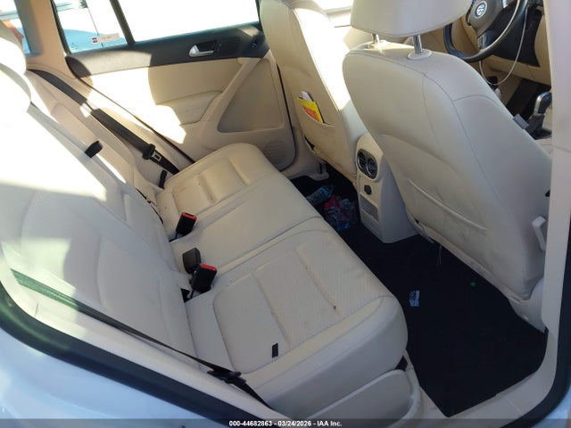 44682863 :رقم المزاد ، WVGSV7AX1HK028822 vin ، 2017 Volkswagen Tiguan 2.0t Wolfsburg Edition مزاد بيع
