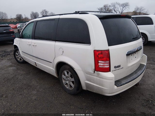 2010 CHRYSLER TOWN & COUNTRY 2A4RR8D12AR405714 Photo 2