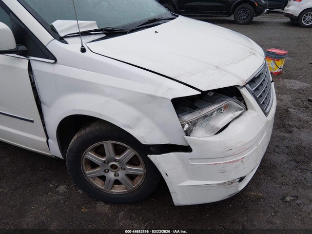 2010 CHRYSLER TOWN & COUNTRY 2A4RR8D12AR405714 Photo 5