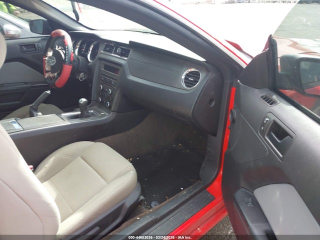44683036 :رقم المزاد ، 1ZVBP8AM7D5262365 vin ، 2013 Ford Mustang V6 مزاد بيع