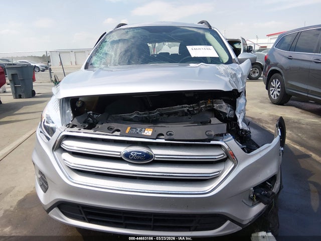 44683186 :رقم المزاد ، 1FMCU0HDXKUA81038 vin ، 2019 Ford Escape Sel مزاد بيع