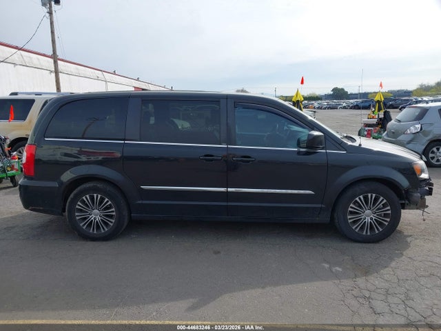 2014 Chrysler Town & Country S მანქანა იყიდება აუქციონზე, vin: 2C4RC1HG8ER174496, აუქციონის ნომერი: 44683246