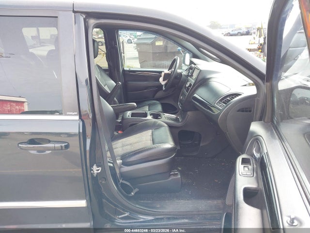 2014 Chrysler Town & Country S მანქანა იყიდება აუქციონზე, vin: 2C4RC1HG8ER174496, აუქციონის ნომერი: 44683246