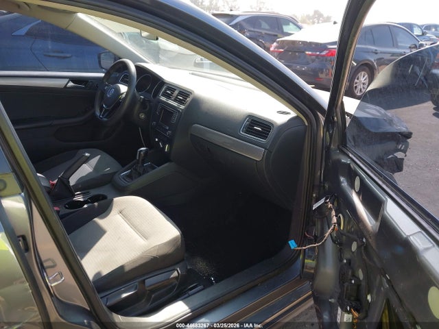 44683267 :رقم المزاد ، 3VW2B7AJ7HM415969 vin ، 2017 Volkswagen Jetta 1.4t S مزاد بيع