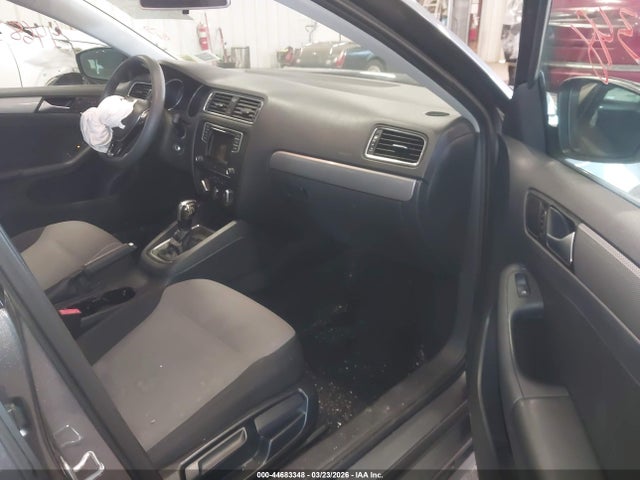 Продажа на аукционе авто 2017 Volkswagen Jetta 1.4t S, vin: 3VW2B7AJ7HM373013, номер лота: 44683348