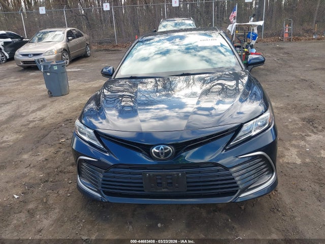 2021 Toyota Camry Le მანქანა იყიდება აუქციონზე, vin: 4T1C11AK8MU426464, აუქციონის ნომერი: 44683408
