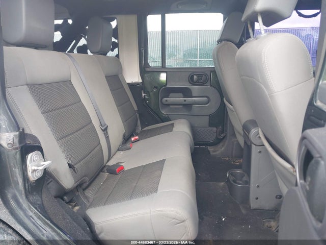 44683467 :رقم المزاد ، 1J4BA5H11AL126586 vin ، 2010 Jeep Wrangler Unlimited Sahara مزاد بيع