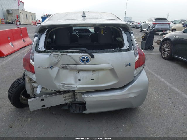 Toyota Prius C Four 2015 JTDKDTB30F1114864 Image 17