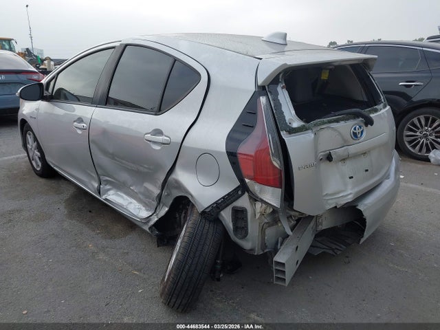 Toyota Prius C Four 2015 JTDKDTB30F1114864 Image 3