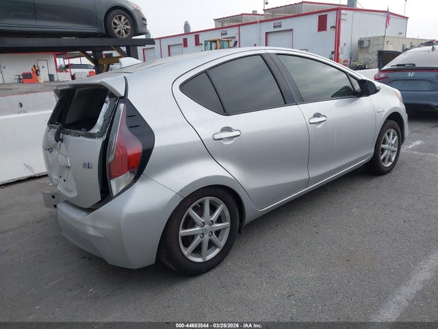 Toyota Prius C Four 2015 JTDKDTB30F1114864 Image 4
