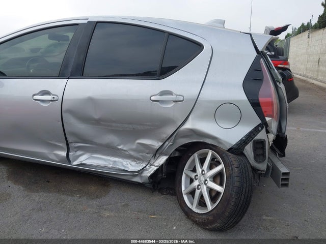 Toyota Prius C Four 2015 JTDKDTB30F1114864 Image 6
