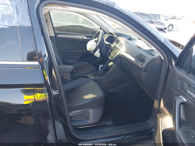 Продажа на аукционе авто 2024 Volkswagen Tiguan 2.0t Se/2.0t Wolfsburg Edition, vin: 3VV3B7AX6RM185047, номер лота: 44683661