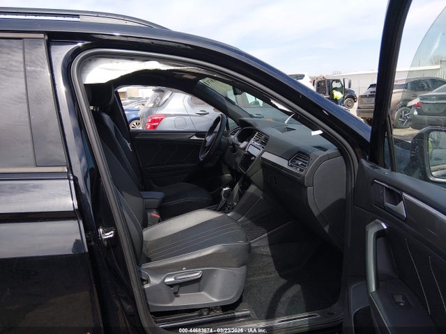 Продаж на аукціоні авто 2023 Volkswagen Tiguan 2.0t Se R-line Black, vin: 3VVCB7AX9PM115491, номер лоту: 44683674
