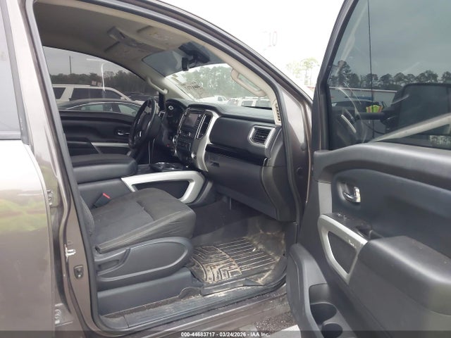 44683717 :رقم المزاد ، 1N6BA1F41HN508236 vin ، 2017 Nissan Titan Xd Sv Diesel مزاد بيع