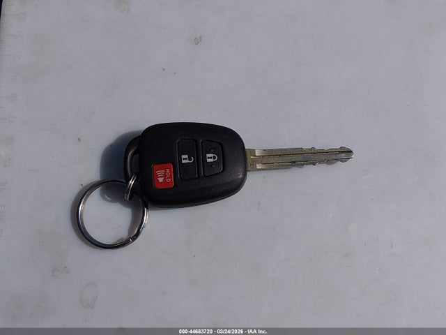 JTMZFREV1HJ124427 Toyota RAV4 LE