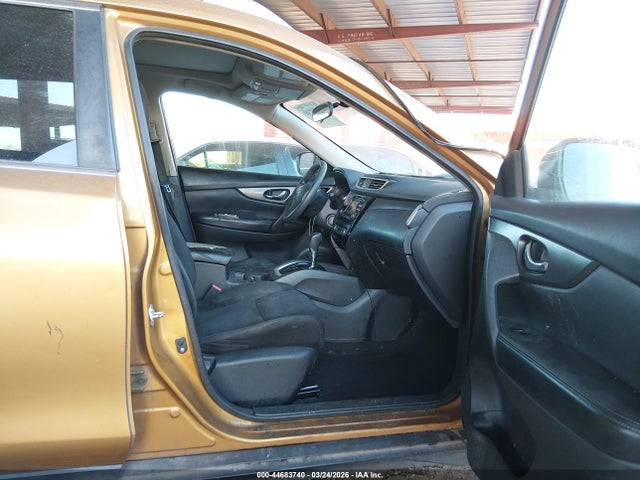 2015 Nissan Rogue Sv მანქანა იყიდება აუქციონზე, vin: 5N1AT2MT8FC766766, აუქციონის ნომერი: 44683740