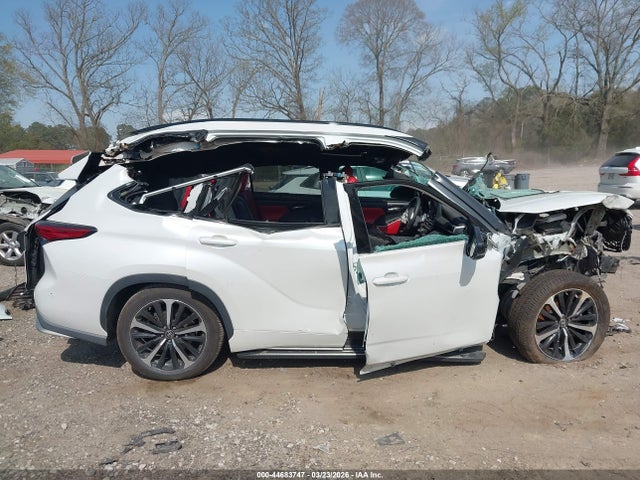 5TDLZRAH2NS115828 Toyota Highlander Xse