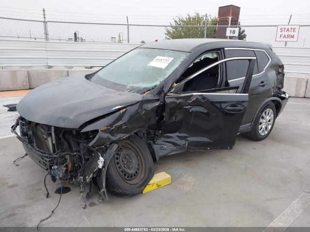 2018 NISSAN ROGUE KNMAT2MTXJP537396 Photo 1