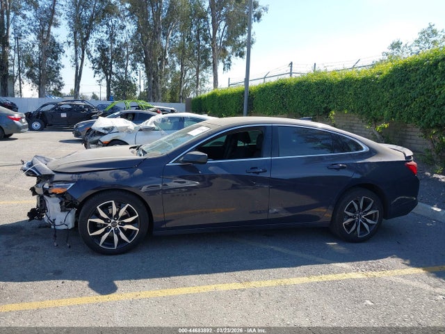 1G1ZG5ST8SF137025 Chevrolet Malibu Fwd Rs