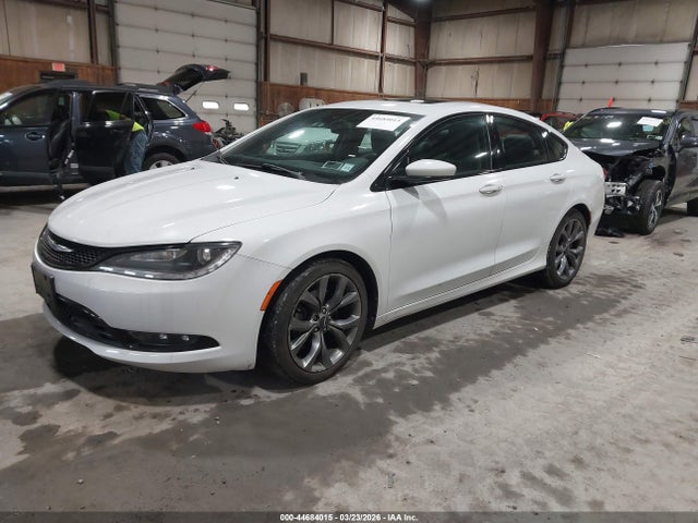 44684015 :رقم المزاد ، 1C3CCCDGXFN556894 vin ، 2015 Chrysler 200 S مزاد بيع