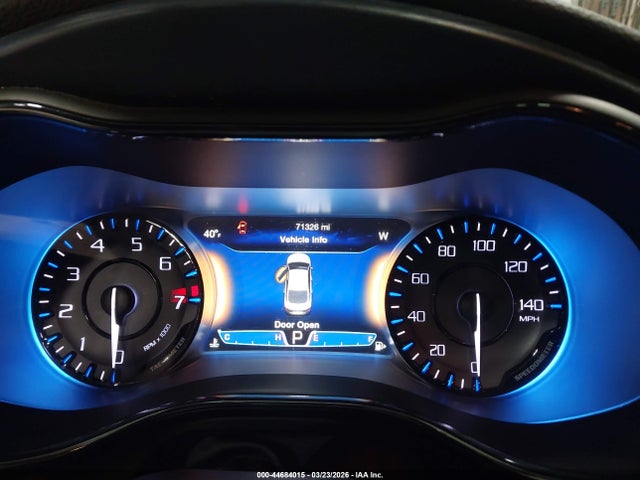 44684015 :رقم المزاد ، 1C3CCCDGXFN556894 vin ، 2015 Chrysler 200 S مزاد بيع