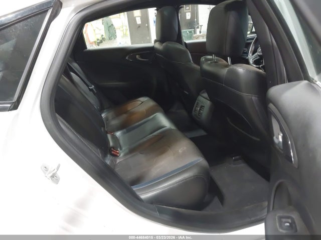 44684015 :رقم المزاد ، 1C3CCCDGXFN556894 vin ، 2015 Chrysler 200 S مزاد بيع