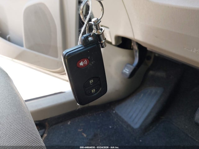 2014 TOYOTA PRIUS V JTDZN3EU4EJ012482 Photo 10