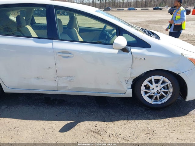2014 TOYOTA PRIUS V JTDZN3EU4EJ012482 Photo 5