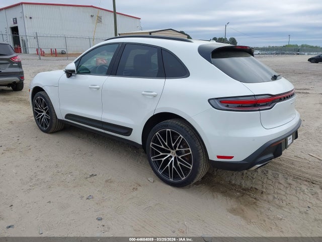 2026 PORSCHE MACAN WP1AA2A52TLB03929 Photo 2