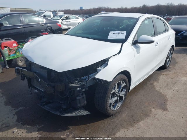 44684146 :رقم المزاد ، 3KPF24AD3ME289174 vin ، 2021 Kia Forte Lxs مزاد بيع