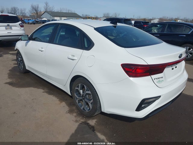 44684146 :رقم المزاد ، 3KPF24AD3ME289174 vin ، 2021 Kia Forte Lxs مزاد بيع