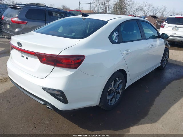 44684146 :رقم المزاد ، 3KPF24AD3ME289174 vin ، 2021 Kia Forte Lxs مزاد بيع