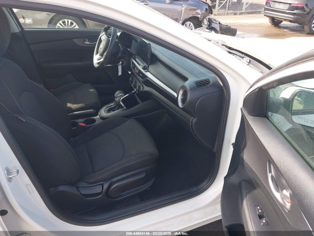 44684146 :رقم المزاد ، 3KPF24AD3ME289174 vin ، 2021 Kia Forte Lxs مزاد بيع