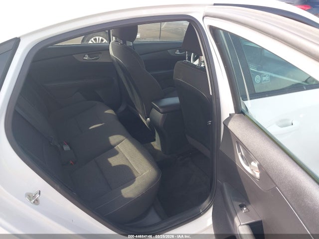 44684146 :رقم المزاد ، 3KPF24AD3ME289174 vin ، 2021 Kia Forte Lxs مزاد بيع