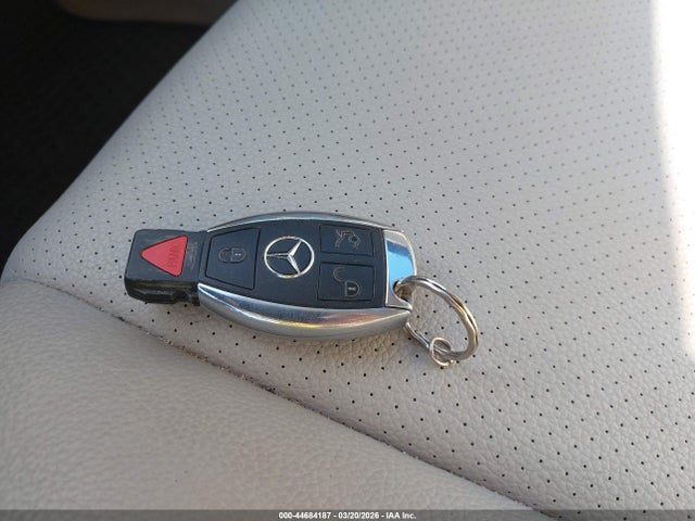 2013 Mercedes-benz C 250 Luxury მანქანა იყიდება აუქციონზე, vin: WDDGF4HB8DR268036, აუქციონის ნომერი: 44684187