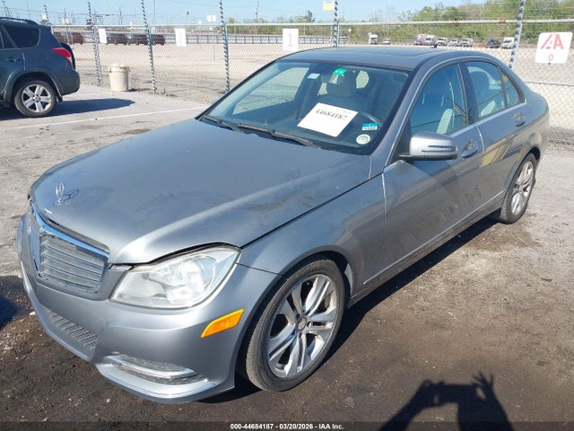 2013 Mercedes-benz C 250 Luxury მანქანა იყიდება აუქციონზე, vin: WDDGF4HB8DR268036, აუქციონის ნომერი: 44684187