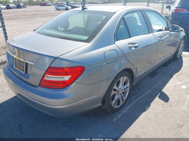 2013 Mercedes-benz C 250 Luxury მანქანა იყიდება აუქციონზე, vin: WDDGF4HB8DR268036, აუქციონის ნომერი: 44684187