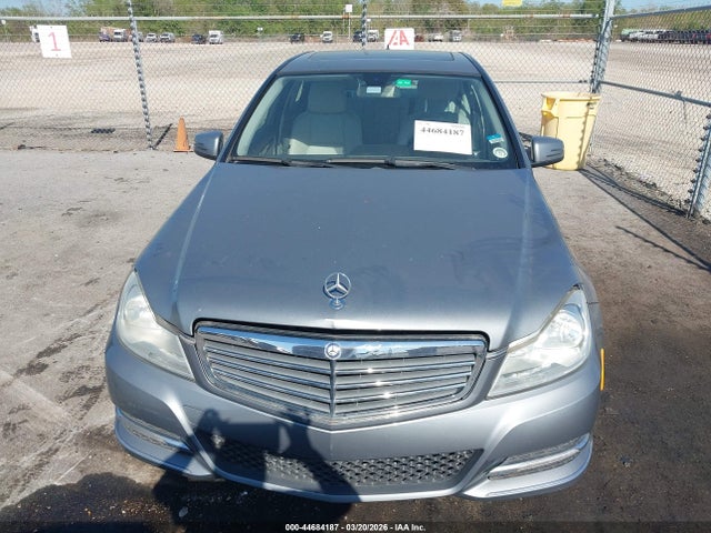 2013 Mercedes-benz C 250 Luxury მანქანა იყიდება აუქციონზე, vin: WDDGF4HB8DR268036, აუქციონის ნომერი: 44684187