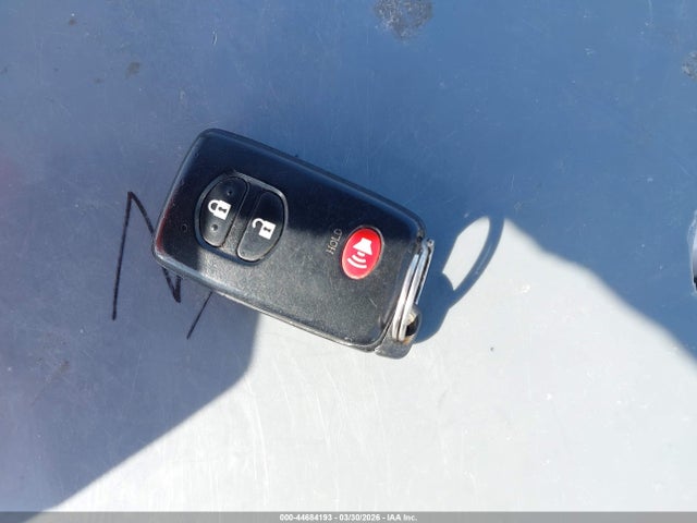 Продажа на аукционе авто 2012 Toyota Prius V Two, vin: JTDZN3EU9C3104298, номер лота: 44684193