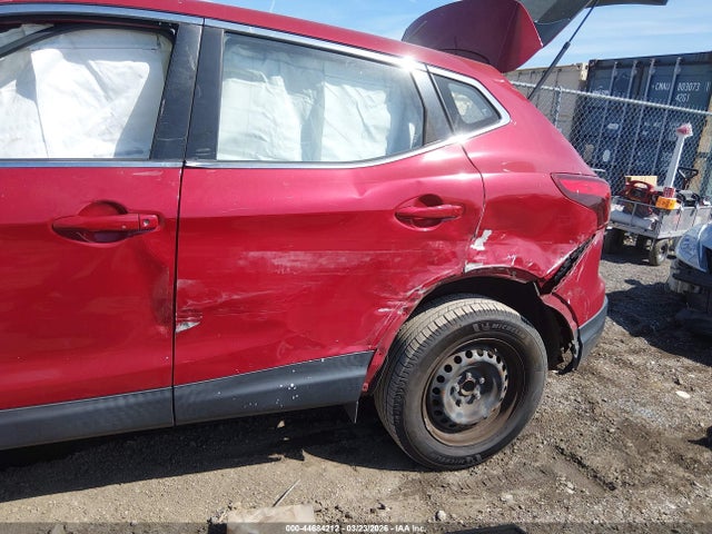 44684212 :رقم المزاد ، JN1BJ1CP5JW189900 vin ، 2018 Nissan Rogue Sport S مزاد بيع
