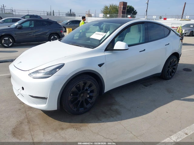 2021 TESLA MODEL Y 5YJYGDEE8MF112417 Photo 1