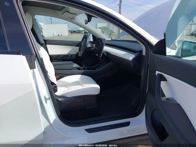 2021 TESLA MODEL Y 5YJYGDEE8MF112417 Photo 4