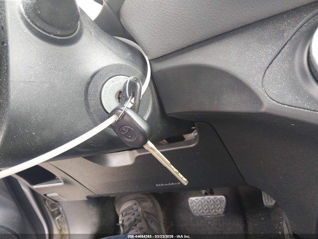 VNKKTUD39FA028269 Toyota YARIS L