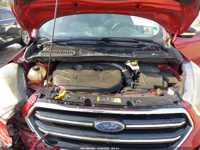 1FMCU0J91HUF03017 Ford Escape Titanium
