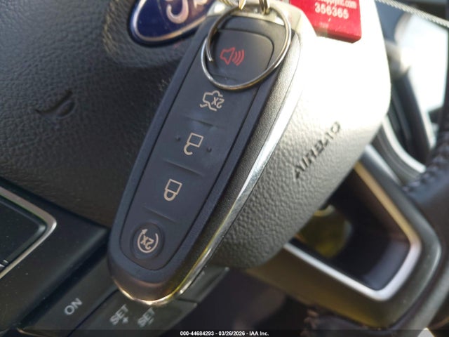 1FMCU0J91HUF03017 Ford Escape Titanium