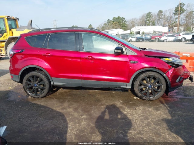 1FMCU0J91HUF03017 Ford Escape Titanium
