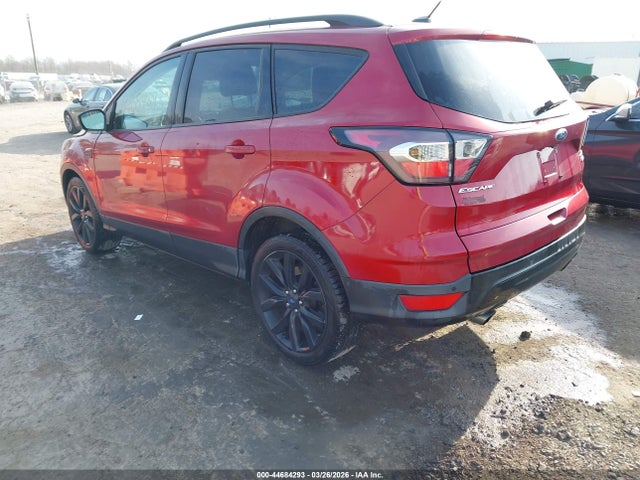 1FMCU0J91HUF03017 Ford Escape Titanium