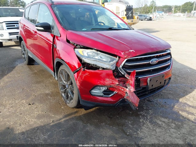 1FMCU0J91HUF03017 Ford Escape Titanium